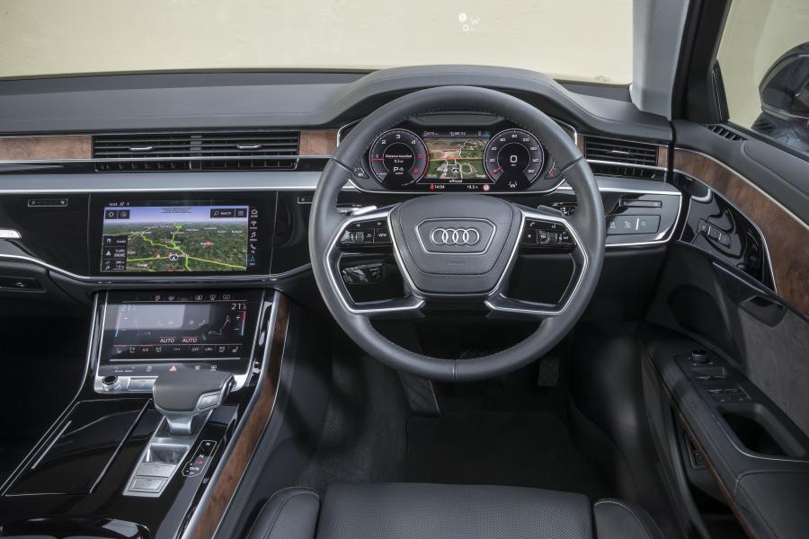 Торпедо Audi A8 50 TDI Quattro (D5) 2017 года  (UK) (фото 10 из 17)
